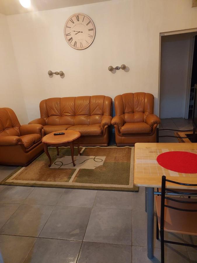 Appartement Meuble Avec Deux Chambres 물랭 외부 사진