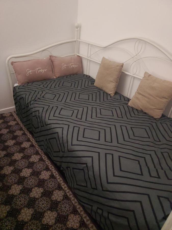 Appartement Meuble Avec Deux Chambres 물랭 외부 사진