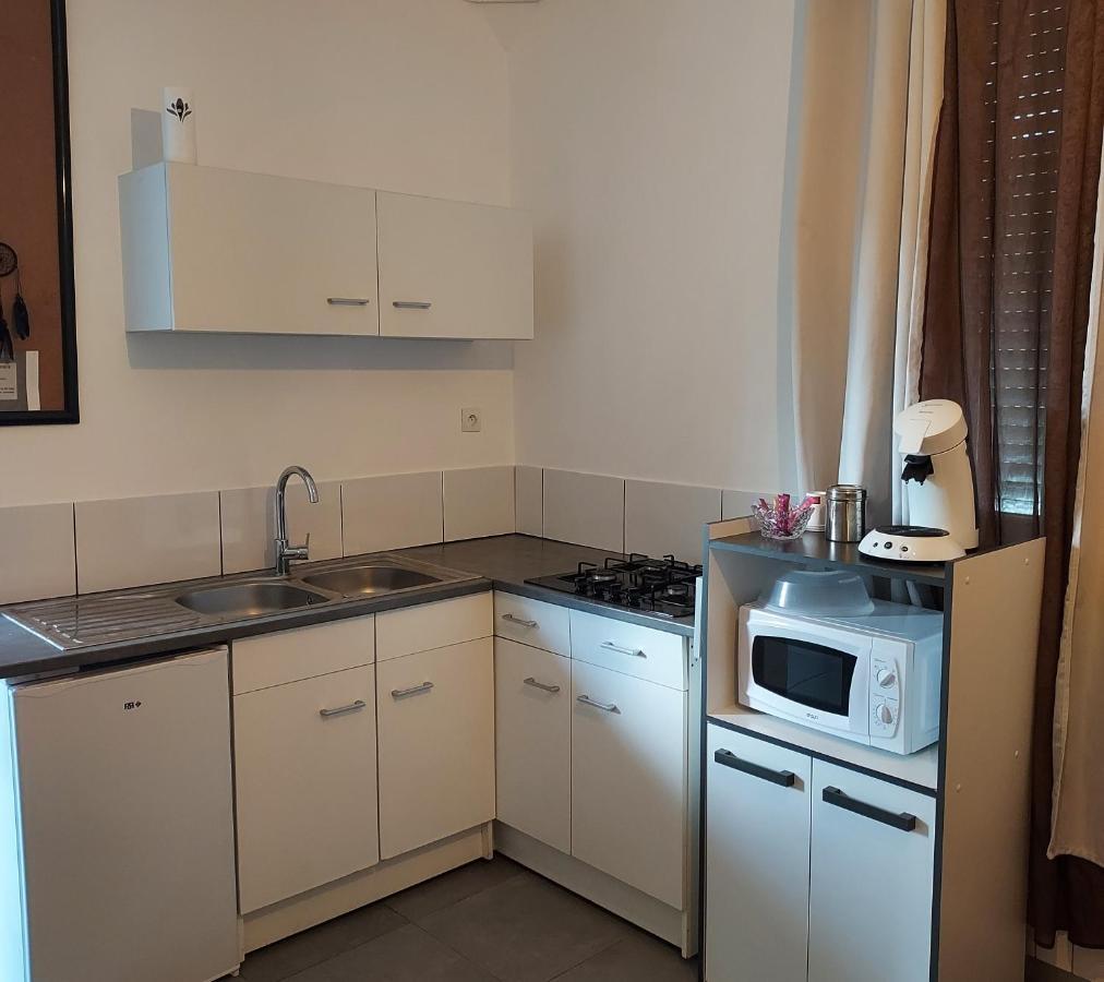 Appartement Meuble Avec Deux Chambres 물랭 외부 사진
