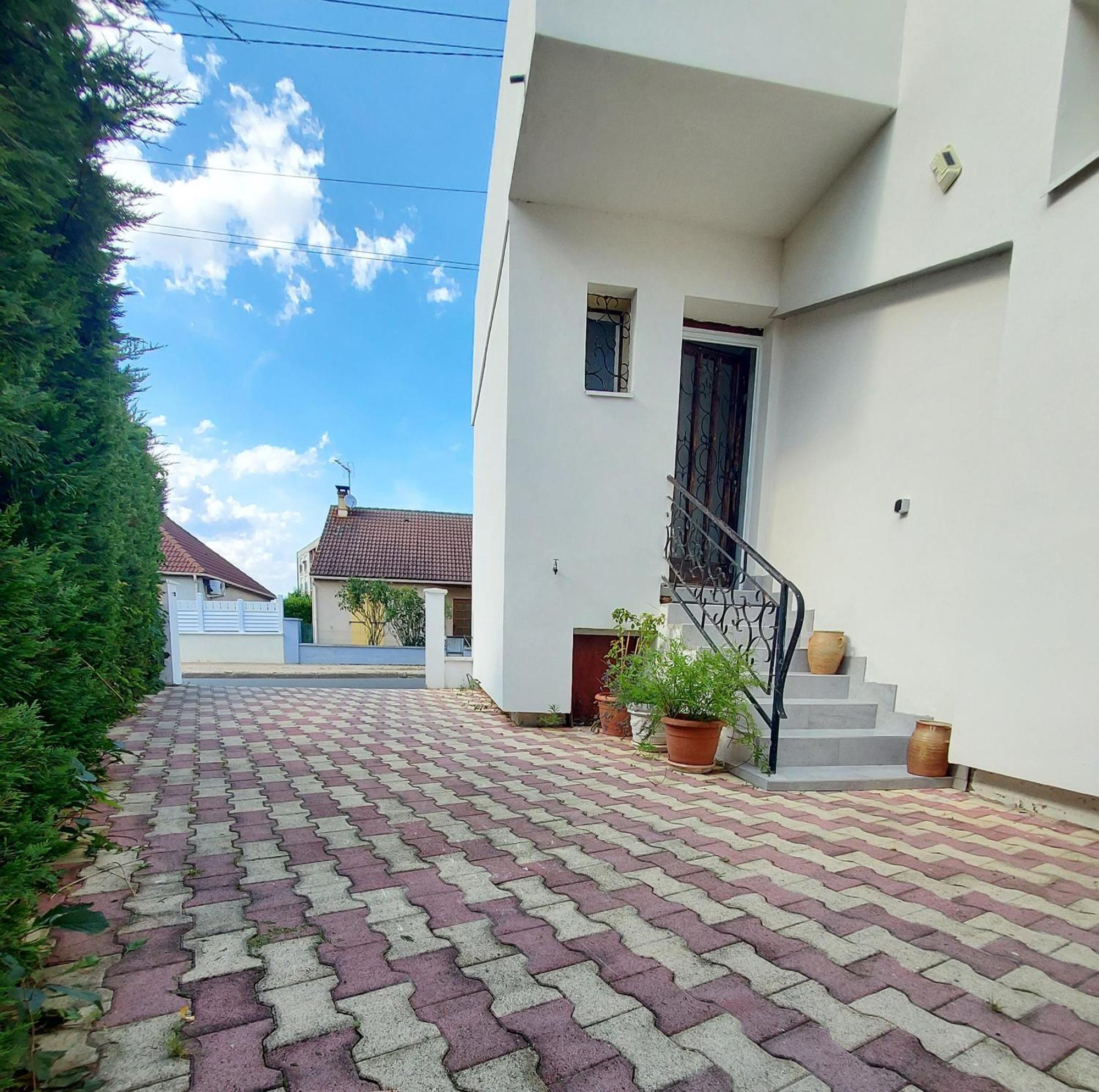 Appartement Meuble Avec Deux Chambres 물랭 외부 사진